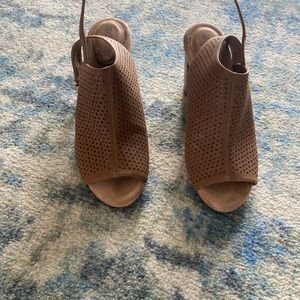 Giani  Bernini sandals in good condition